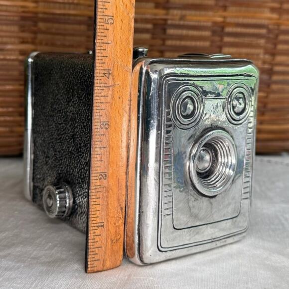 Vintage W. E. Smithe Hinged Black Velvet Lined Silver Toned Camera Trinket Box - Picture 12 of 14